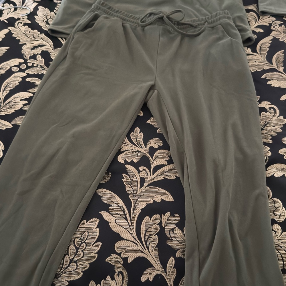 Chic me Women's Olive Green fleece set